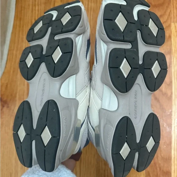 New Balance 9060 - Picture 3 of 4